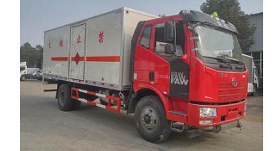 程力威牌CLW5182XRQC5型易燃气体厢式运输车